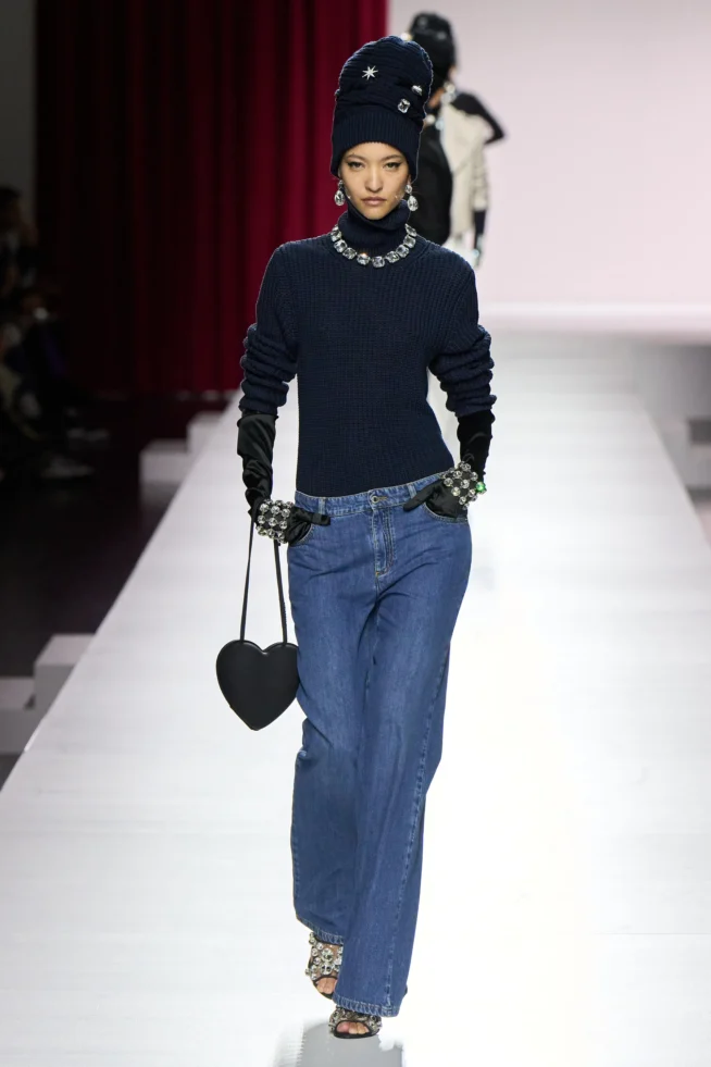00004-moschino-spring-2024-ready-to-wear-credit-gorunway