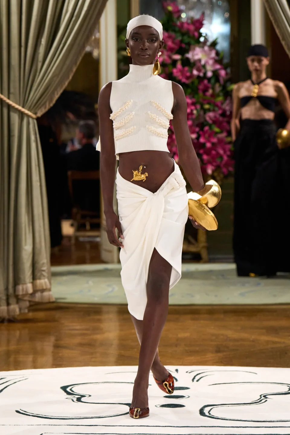 00004-schiaparelli-spring-2024-ready-to-wear-credit-gorunway