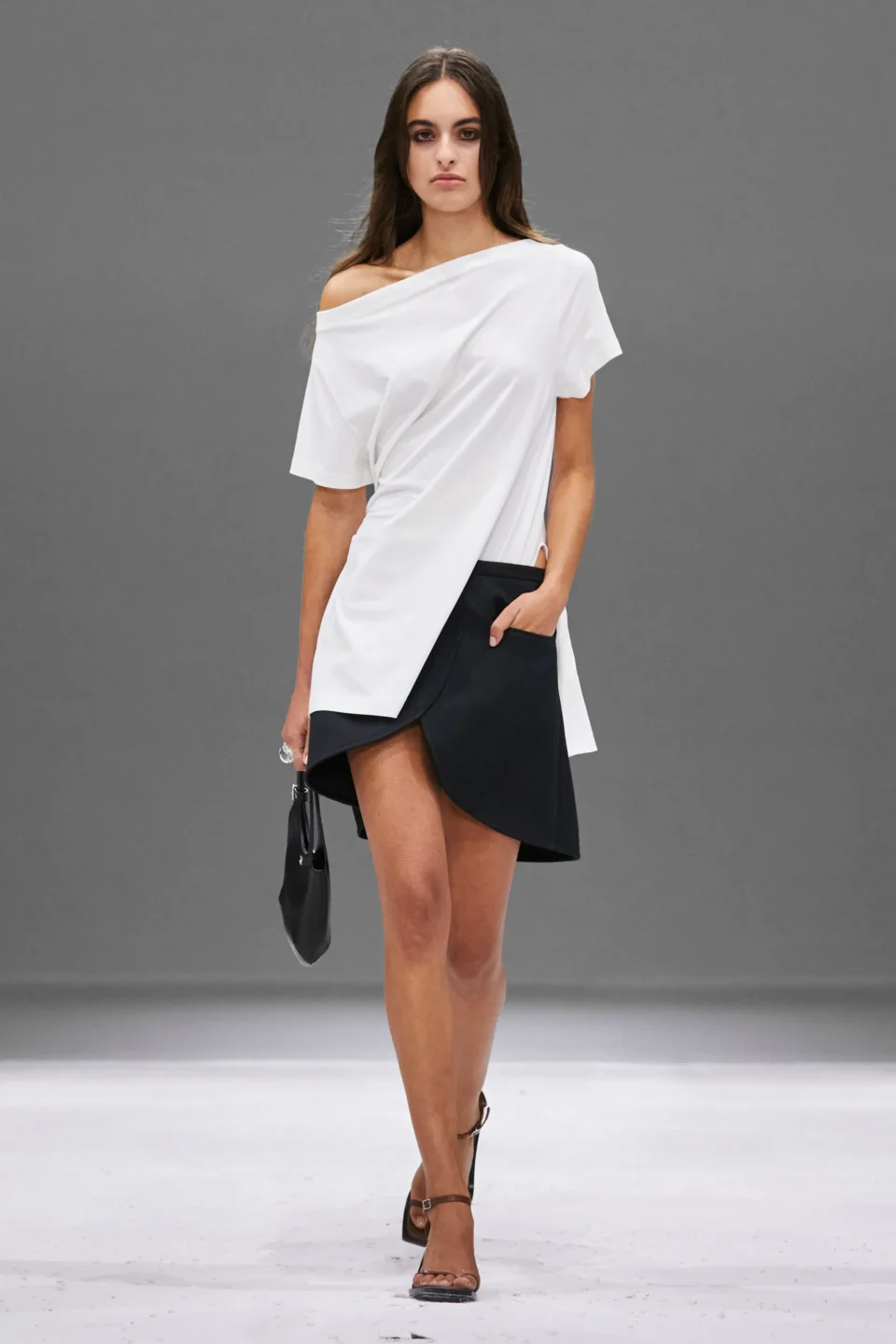 00005-courreges-spring-2024-ready-to-wear-credit-brand