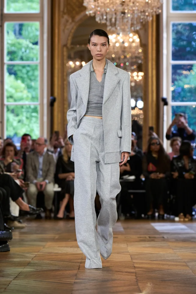 00005-victoria-beckham-spring-2024-ready-to-wear-credit-gorunway