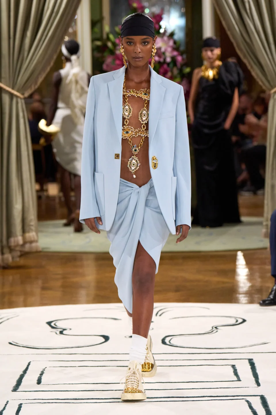 00006-schiaparelli-spring-2024-ready-to-wear-credit-gorunway