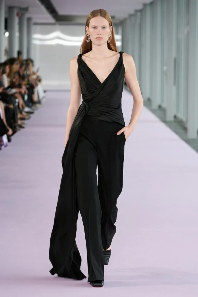 00007-del-core-spring-2024-ready-to-wear-credit-gorunway