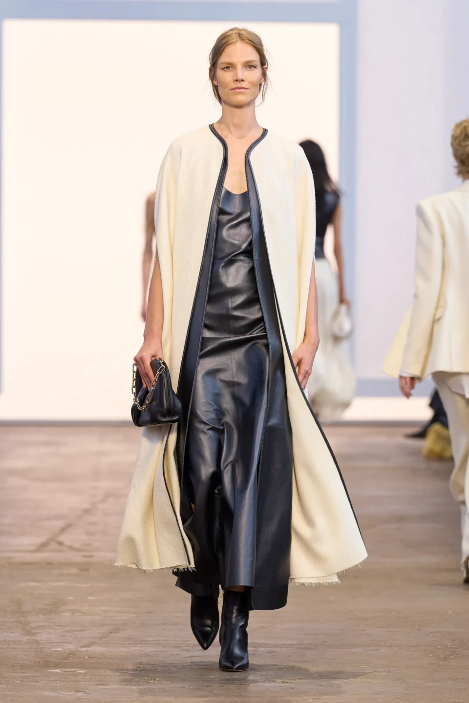 00007-gabriela-hearst-spring-2024-ready-to-wear-details-credit-gorunway