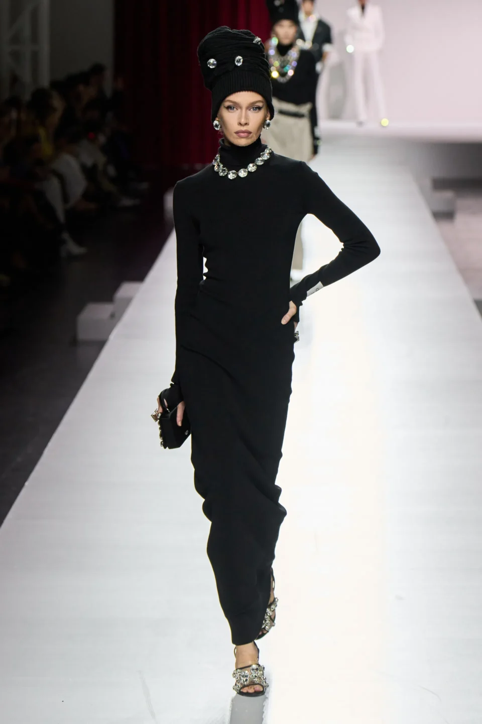 00007-moschino-spring-2024-ready-to-wear-credit-gorunway