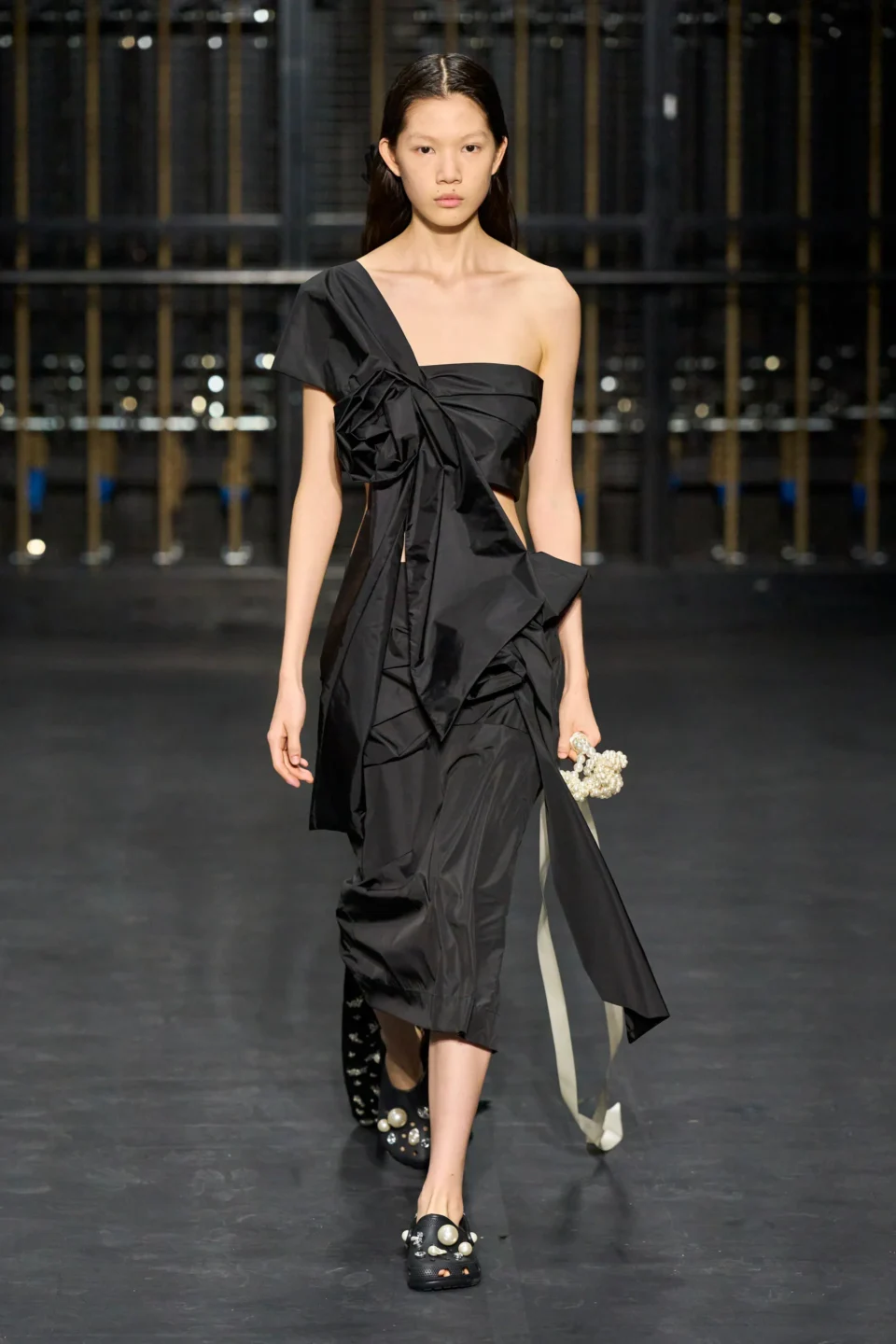 00007-simone-rocha-spring-2024-ready-to-wear-credit-gorunway