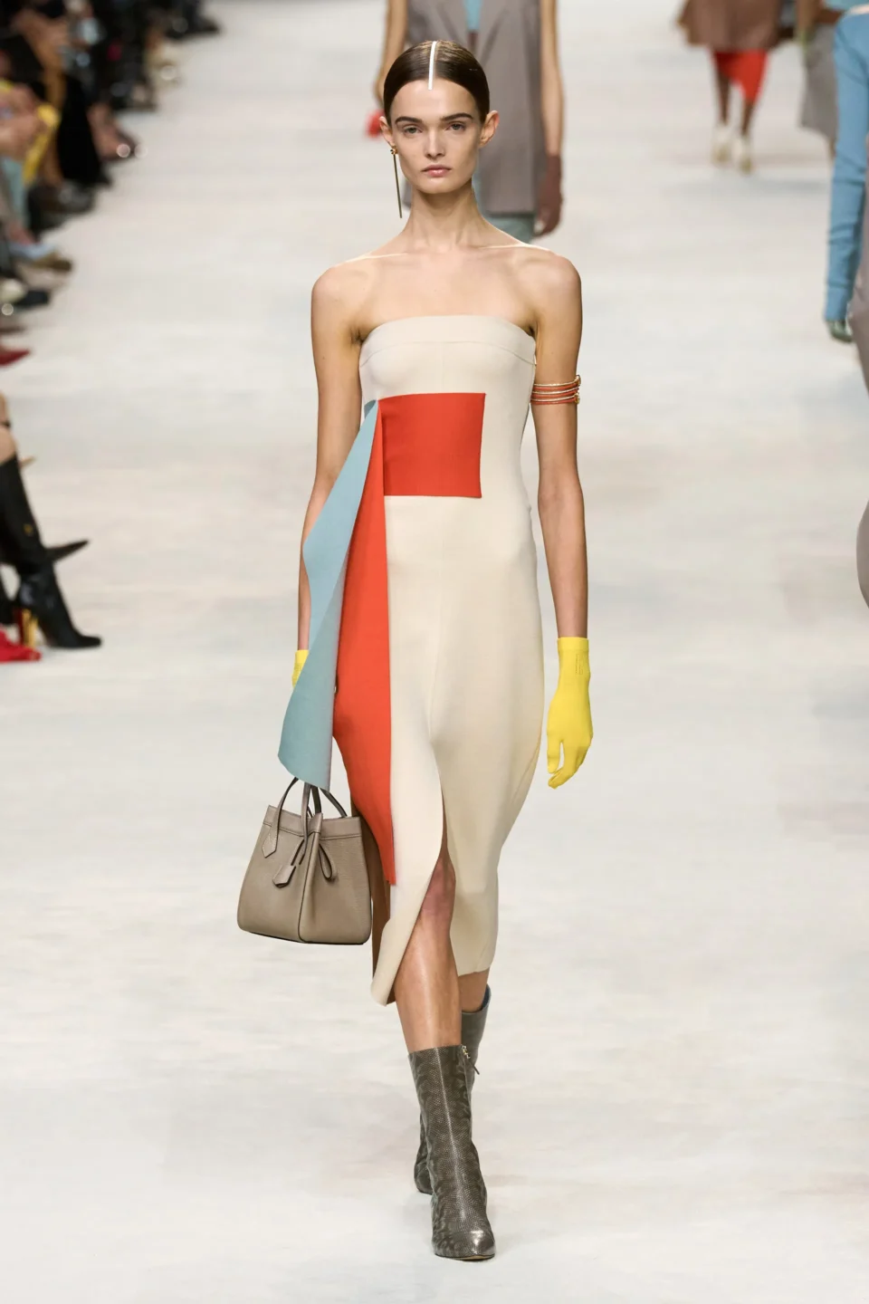 00008-fendi-spring-2024-ready-to-wear-credit-gorunway