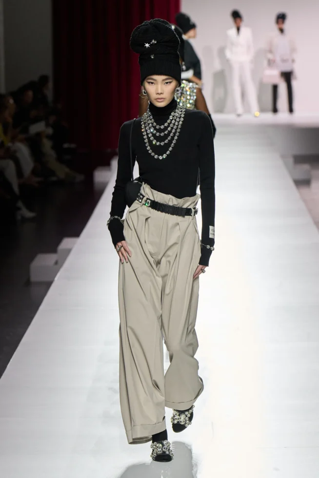 00008-moschino-spring-2024-ready-to-wear-credit-gorunway