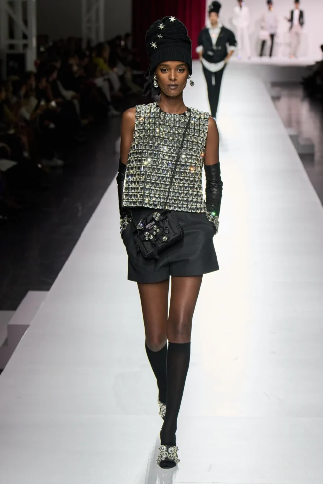 00009-moschino-spring-2024-ready-to-wear-credit-gorunway