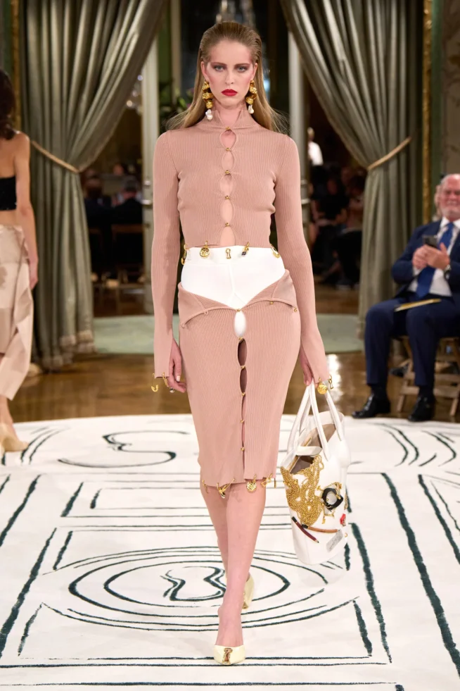 00009-schiaparelli-spring-2024-ready-to-wear-credit-gorunway