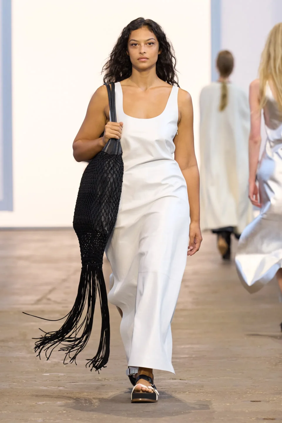 00010-gabriela-hearst-spring-2024-ready-to-wear-details-credit-gorunway