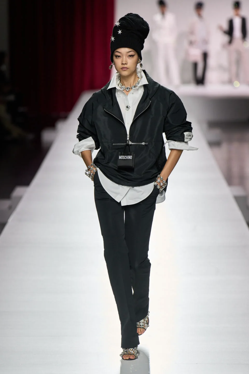 00010-moschino-spring-2024-ready-to-wear-credit-gorunway