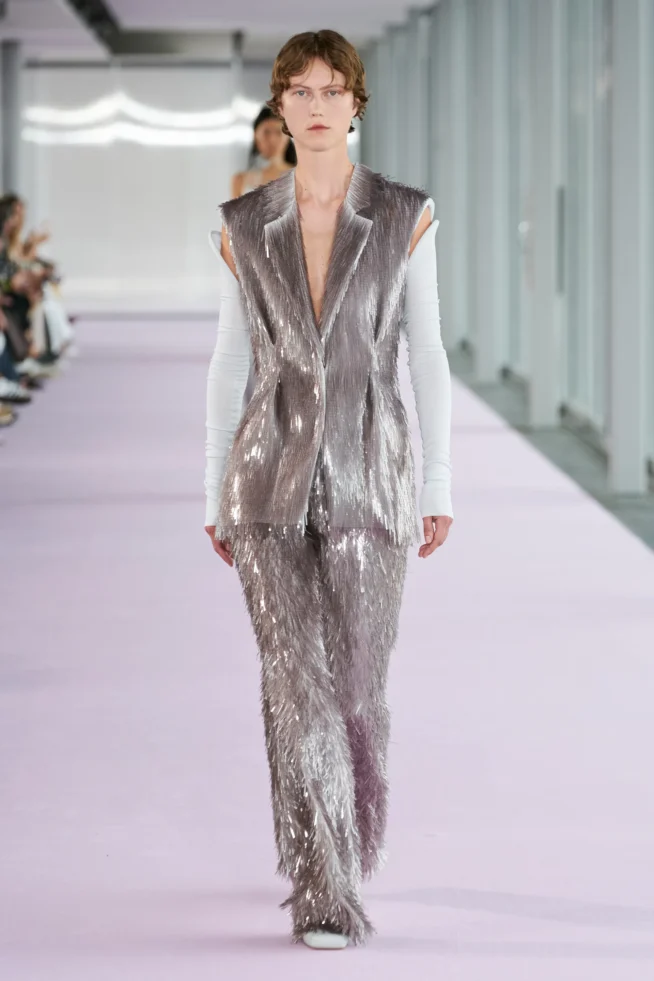00011-del-core-spring-2024-ready-to-wear-credit-gorunway