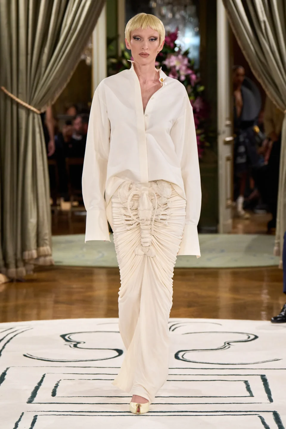 00014-schiaparelli-spring-2024-ready-to-wear-credit-gorunway