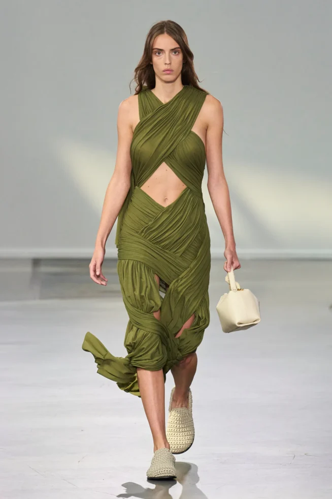 00015-jw-anderson-spring-2024-ready-to-wear-credit-gorunway