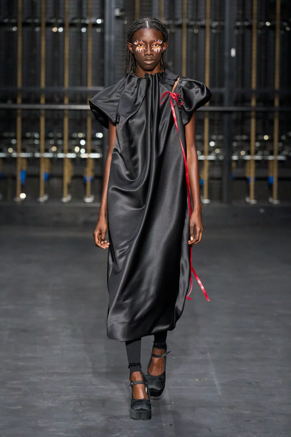 00015-simone-rocha-spring-2024-ready-to-wear-credit-gorunway