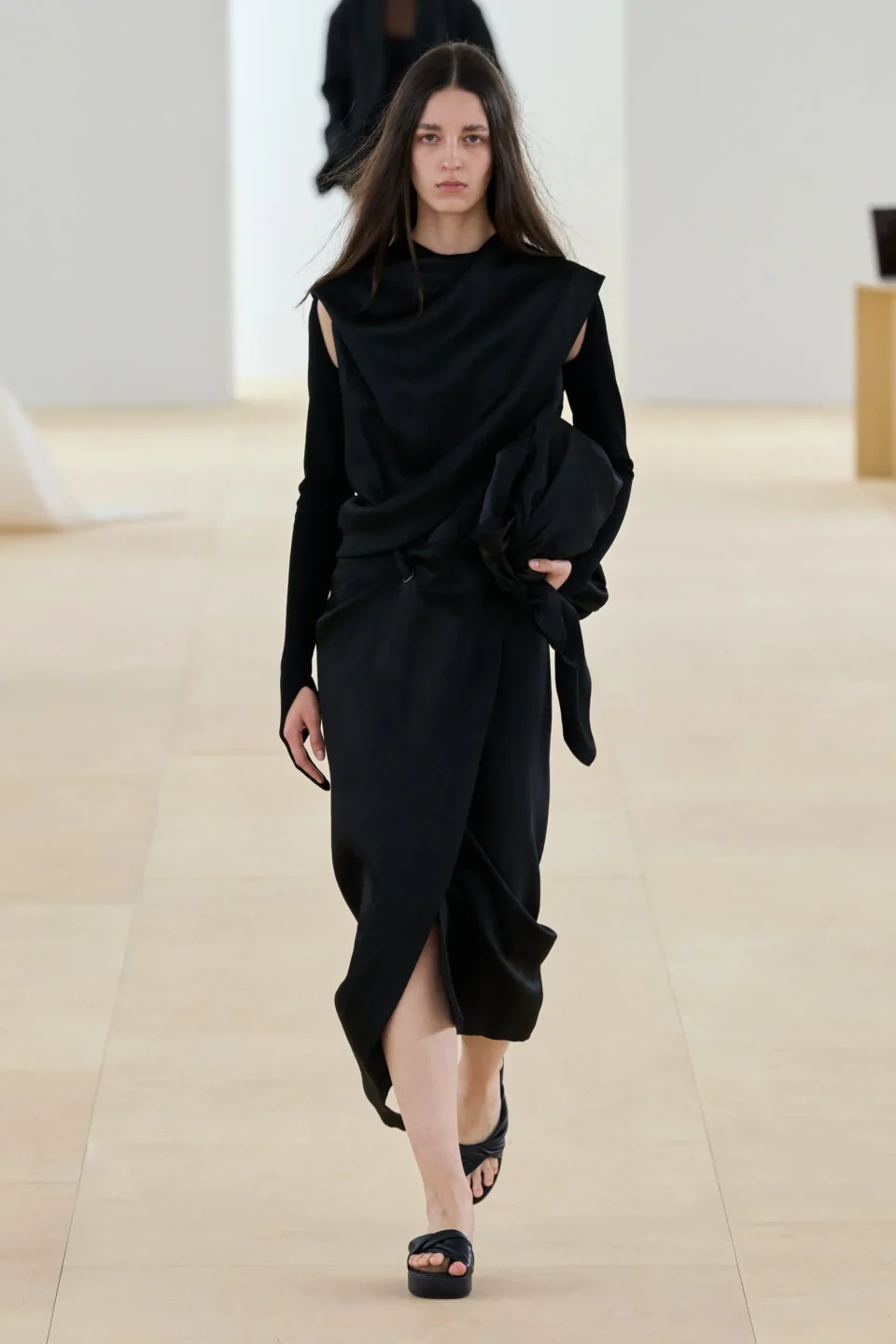 00015—issey—miyake-spring-2024-ready-to-wear-credit-gorunway