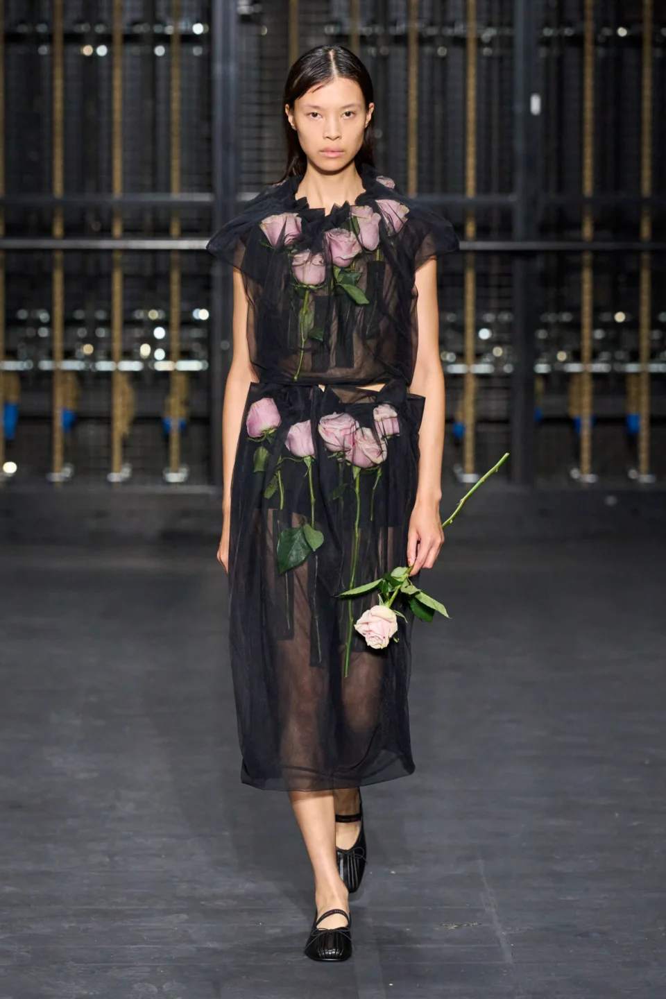 00016-simone-rocha-spring-2024-ready-to-wear-credit-gorunway