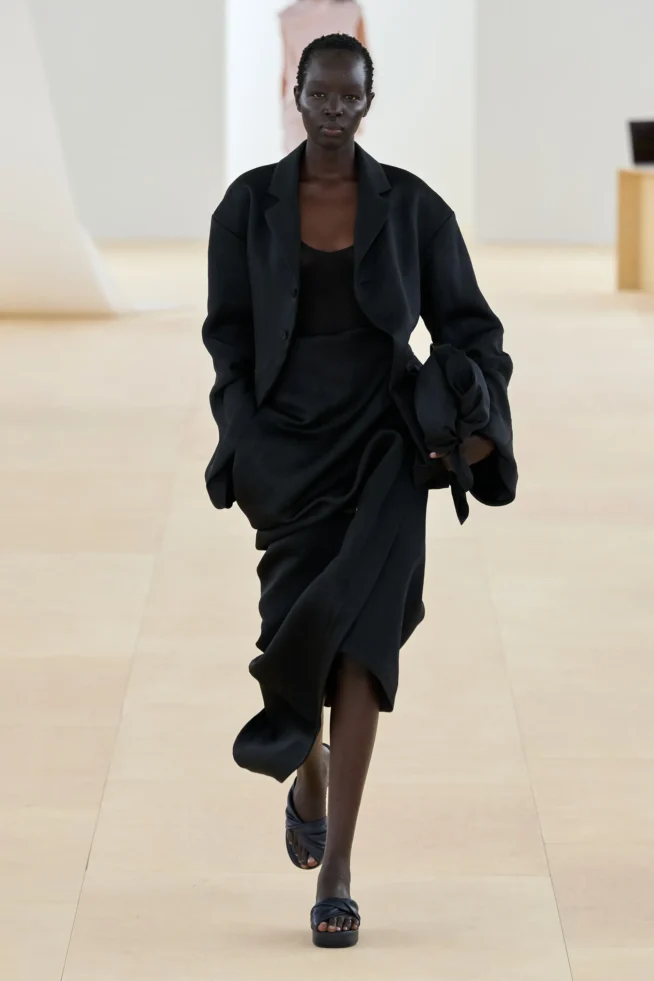 00016—issey—miyake-spring-2024-ready-to-wear-credit-gorunway