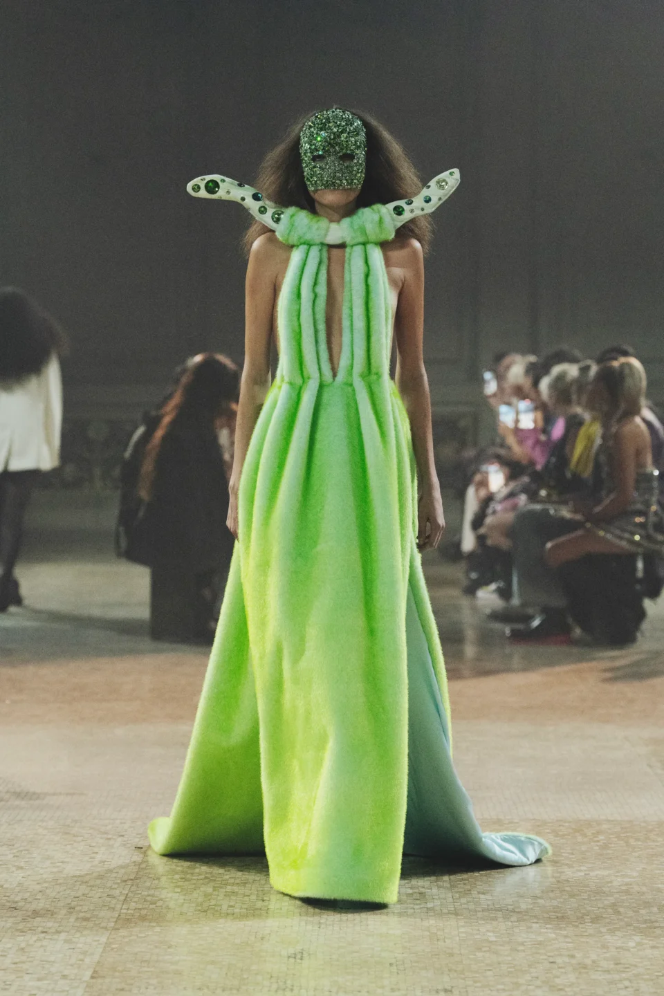 00017-area-fall-2023-ready-to-wear-and-couture-Credit-brand