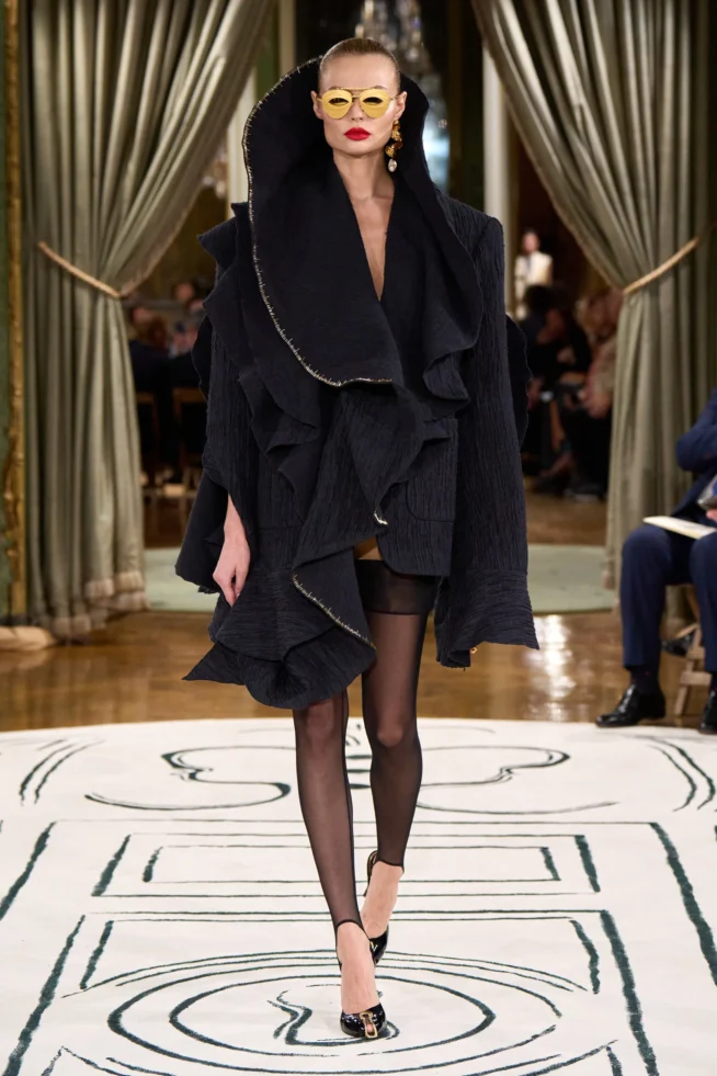 00017-schiaparelli-spring-2024-ready-to-wear-credit-gorunway
