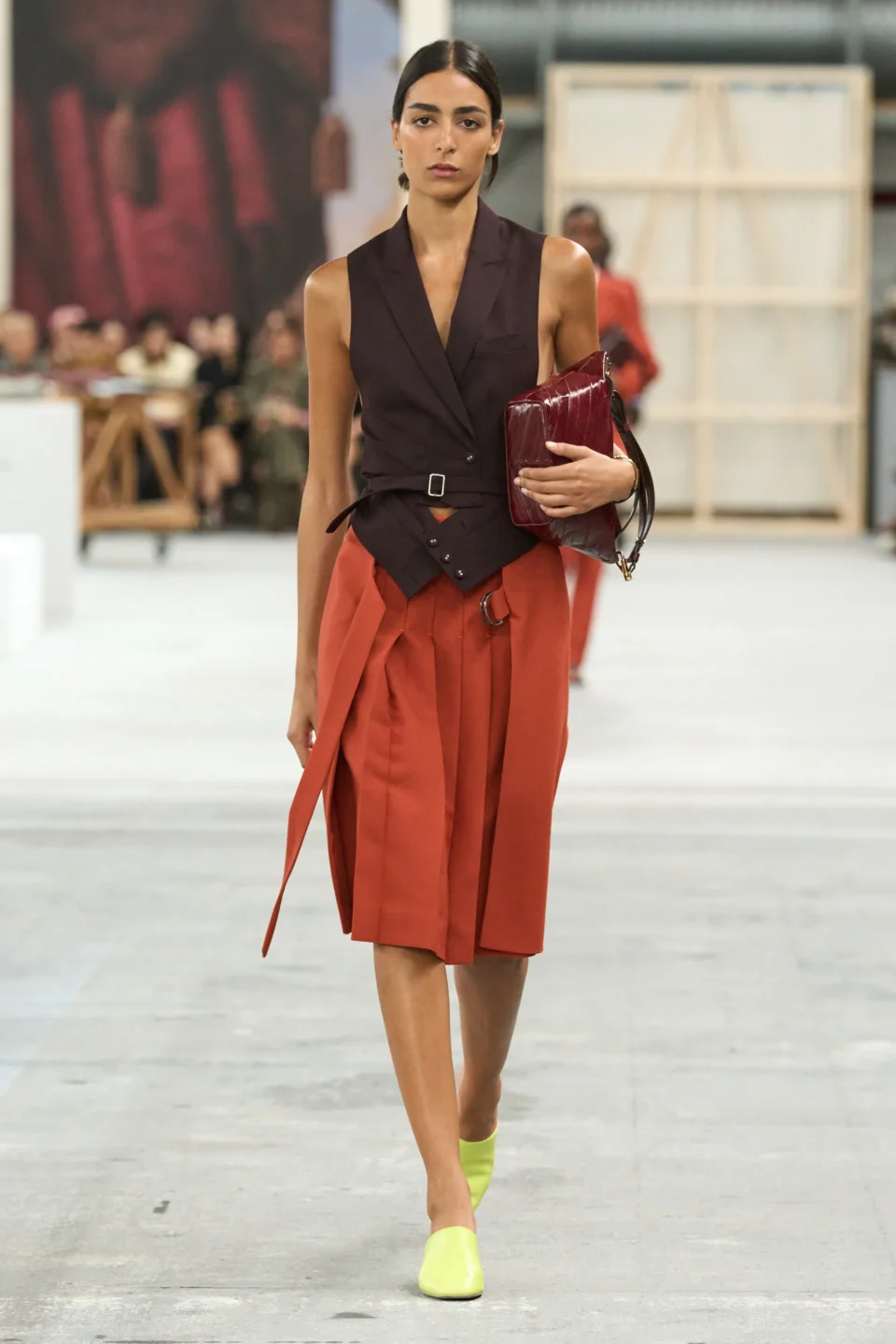00017-tods-spring-2024-ready-to-wear-credit-gorunway
