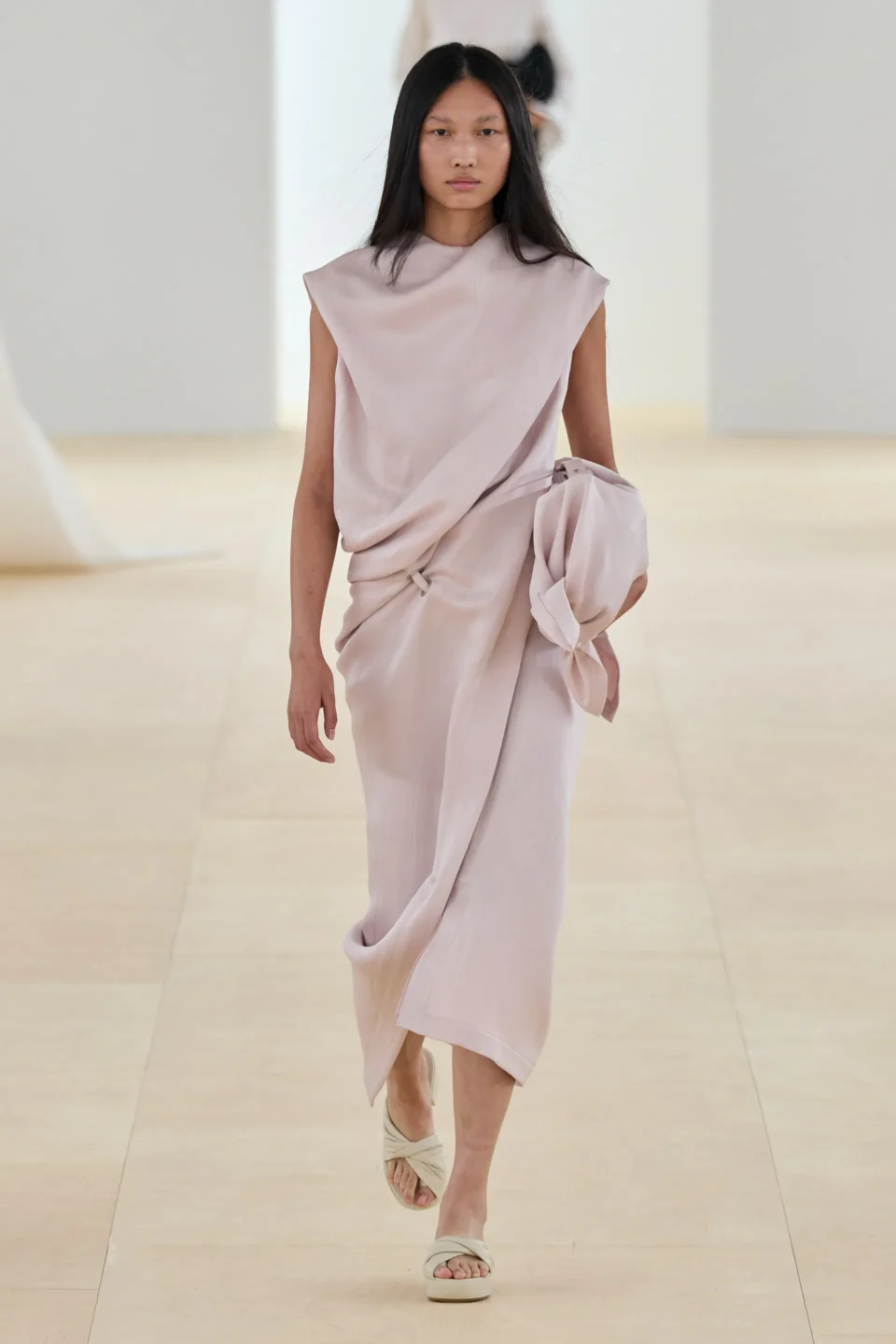 00017—issey—miyake-spring-2024-ready-to-wear-credit-gorunway