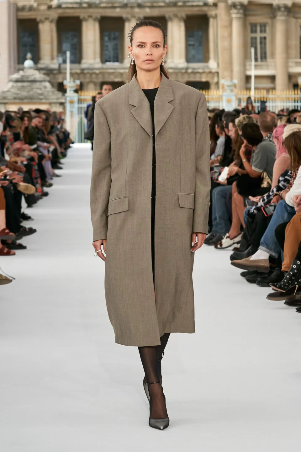 00019-givenchy-spring-2024-ready-to-wear-credit-gorunway