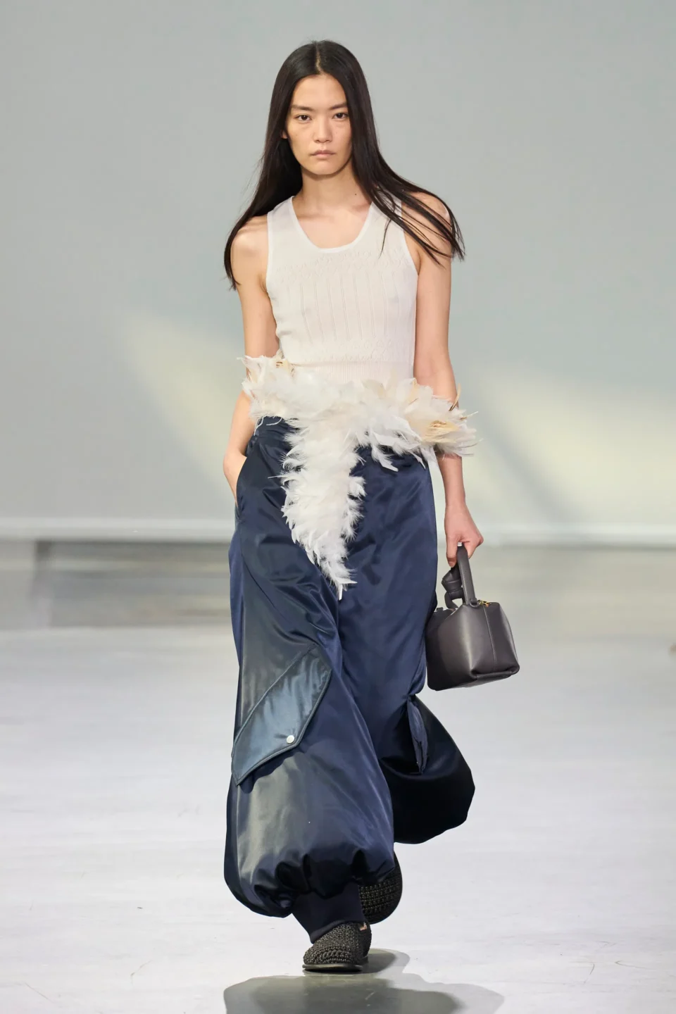 00019-jw-anderson-spring-2024-ready-to-wear-credit-gorunway