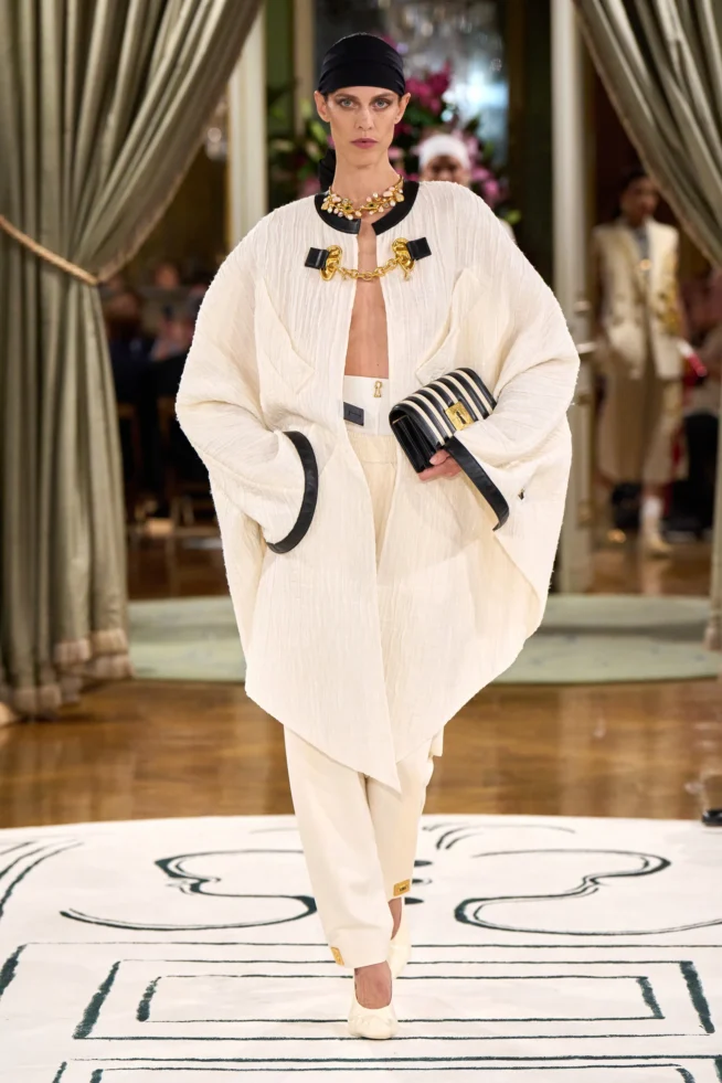 00019-schiaparelli-spring-2024-ready-to-wear-credit-gorunway