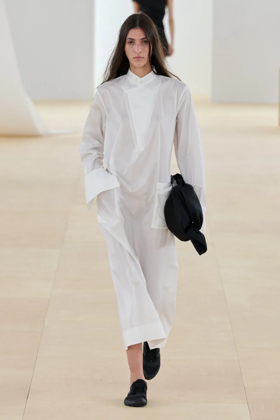 00019—issey—miyake-spring-2024-ready-to-wear-credit-gorunway