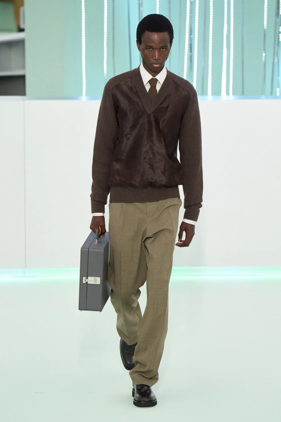 00020-boss-fall-2023-ready-to-wear-credit-gorunway
