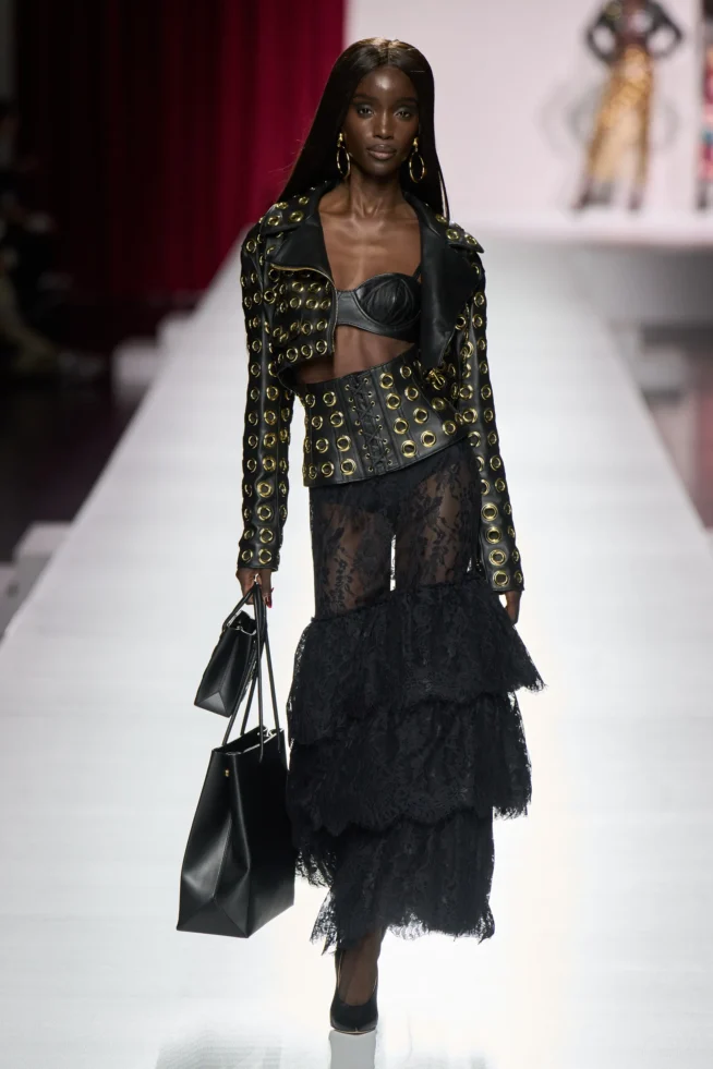 00020-moschino-spring-2024-ready-to-wear-credit-gorunway