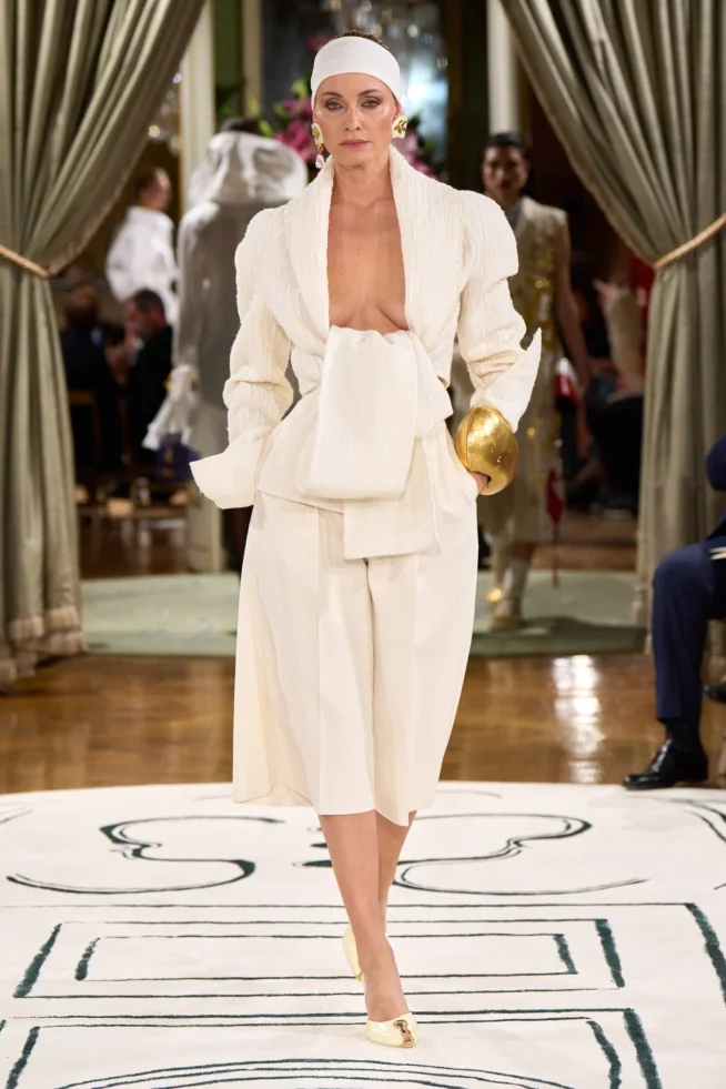 00020-schiaparelli-spring-2024-ready-to-wear-credit-gorunway