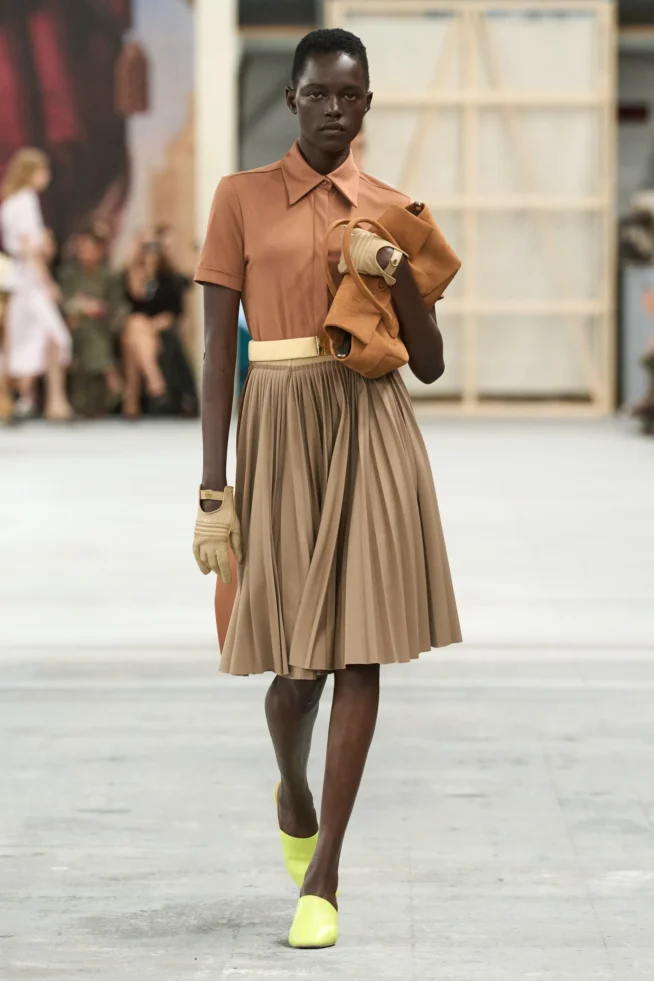00020-tods-spring-2024-ready-to-wear-credit-gorunway