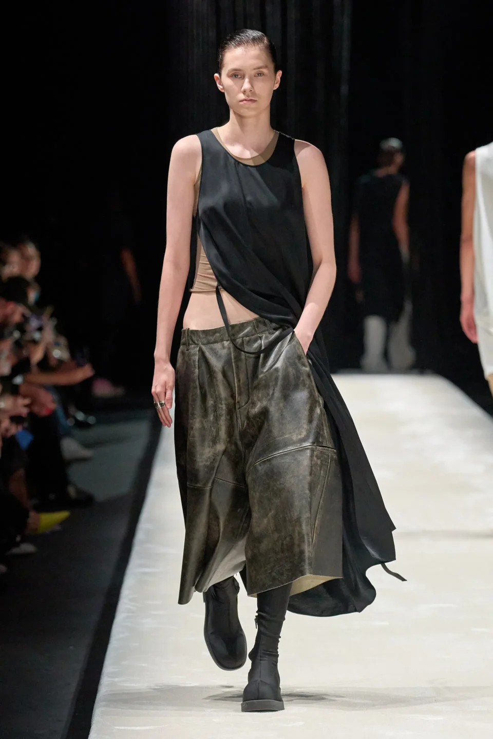 00021-mm6-maison-margiela-spring-2024-ready-to-wear-credit-gorunway
