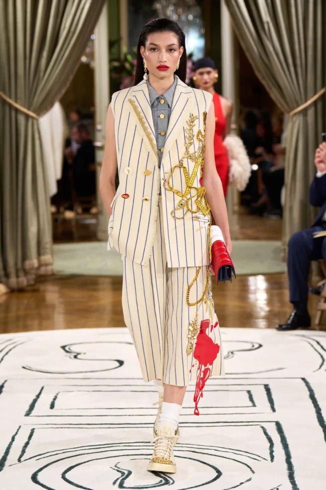 00021-schiaparelli-spring-2024-ready-to-wear-credit-gorunway