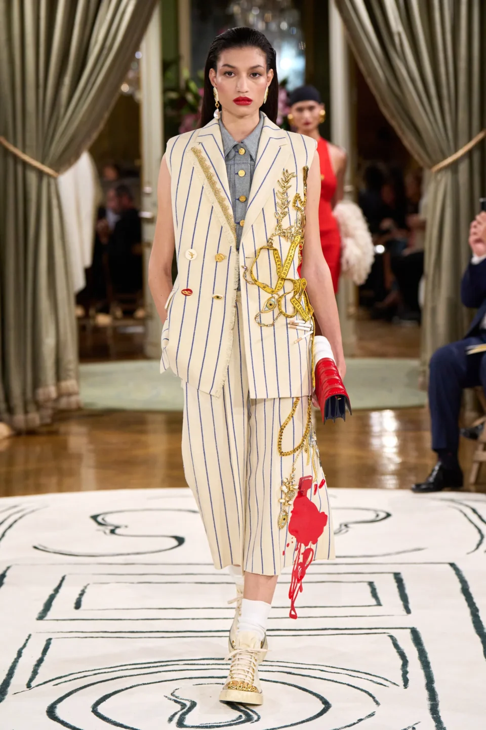 00021-schiaparelli-spring-2024-ready-to-wear-credit-gorunway
