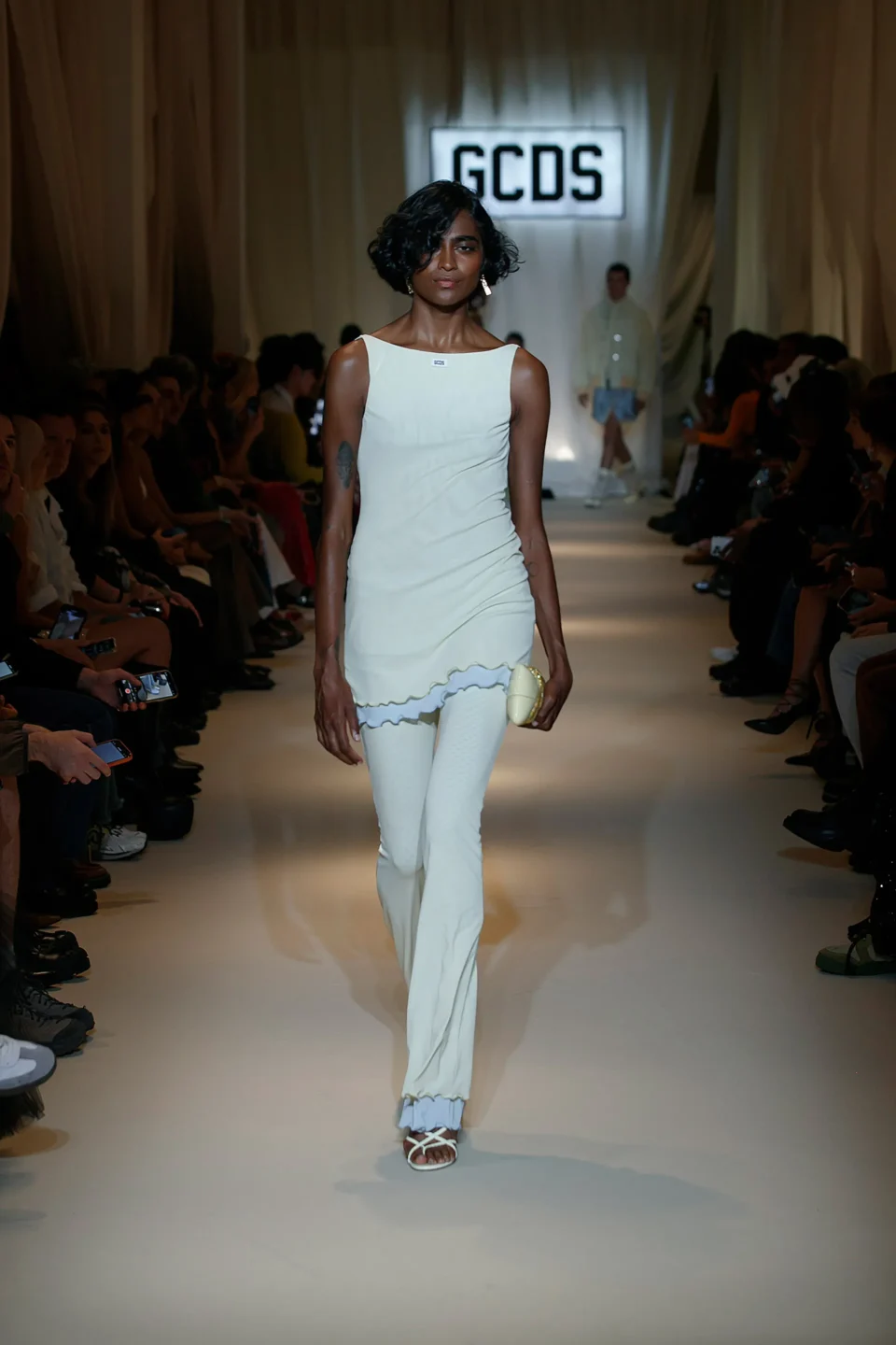 00022-gcds-spring-2024-ready-to-wear-credit-brand