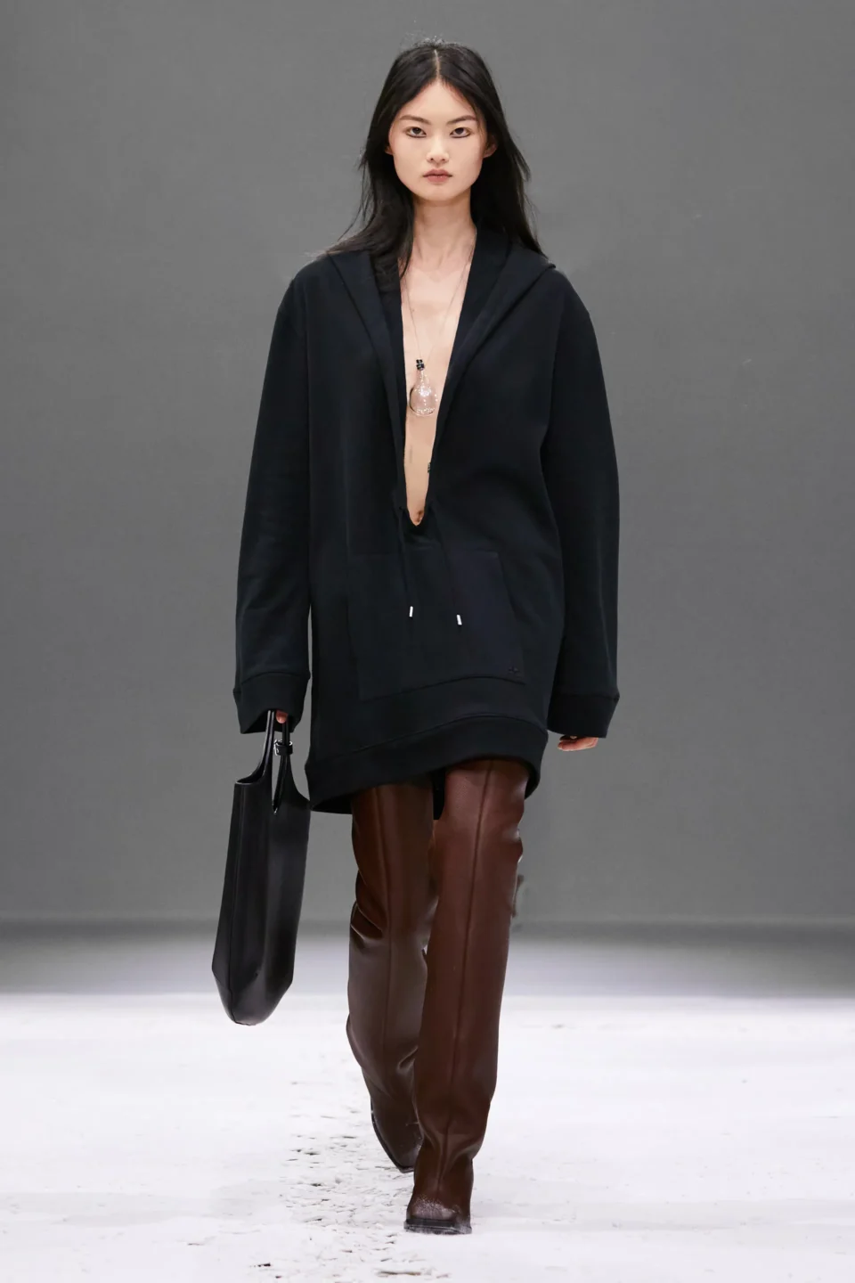 00023-courreges-spring-2024-ready-to-wear-credit-brand