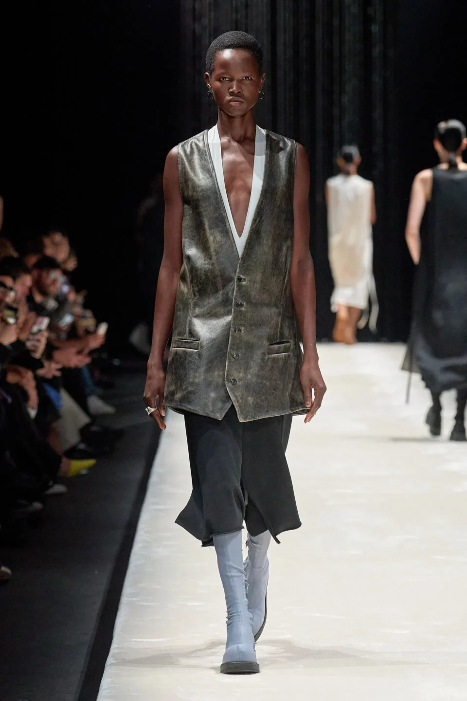 00023-mm6-maison-margiela-spring-2024-ready-to-wear-credit-gorunway