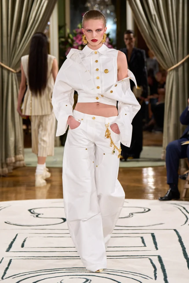 00023-schiaparelli-spring-2024-ready-to-wear-credit-gorunway
