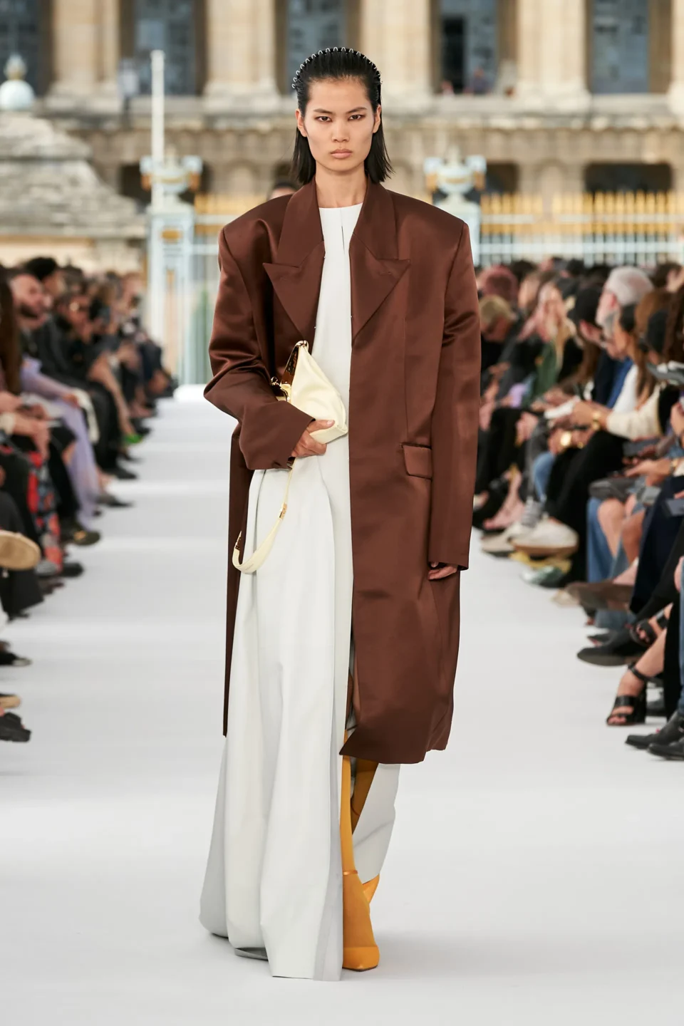 00024-givenchy-spring-2024-ready-to-wear-credit-gorunway