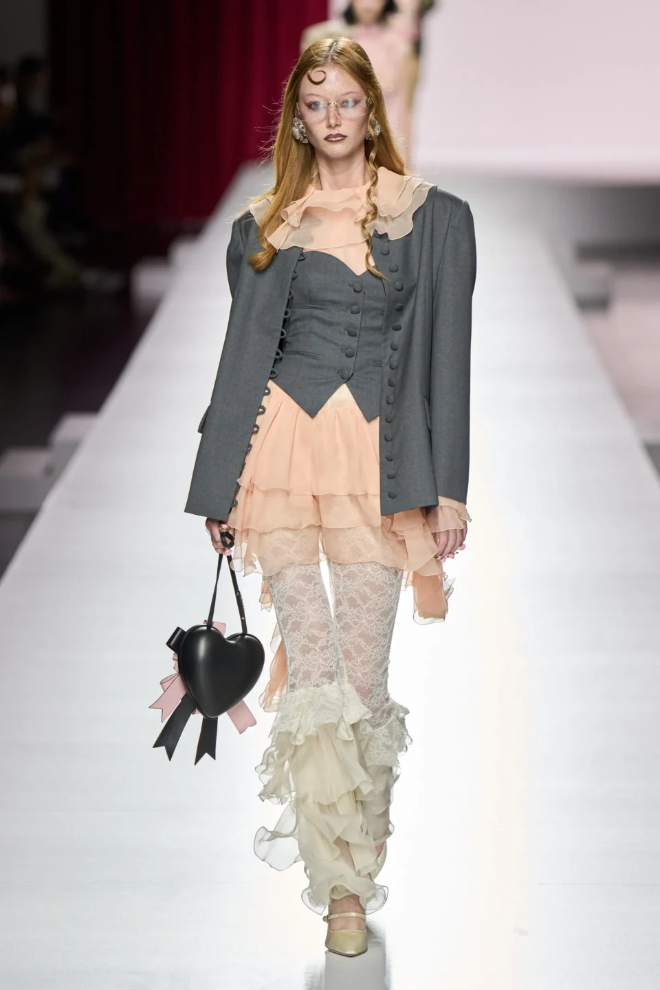 00024-moschino-spring-2024-ready-to-wear-credit-gorunway