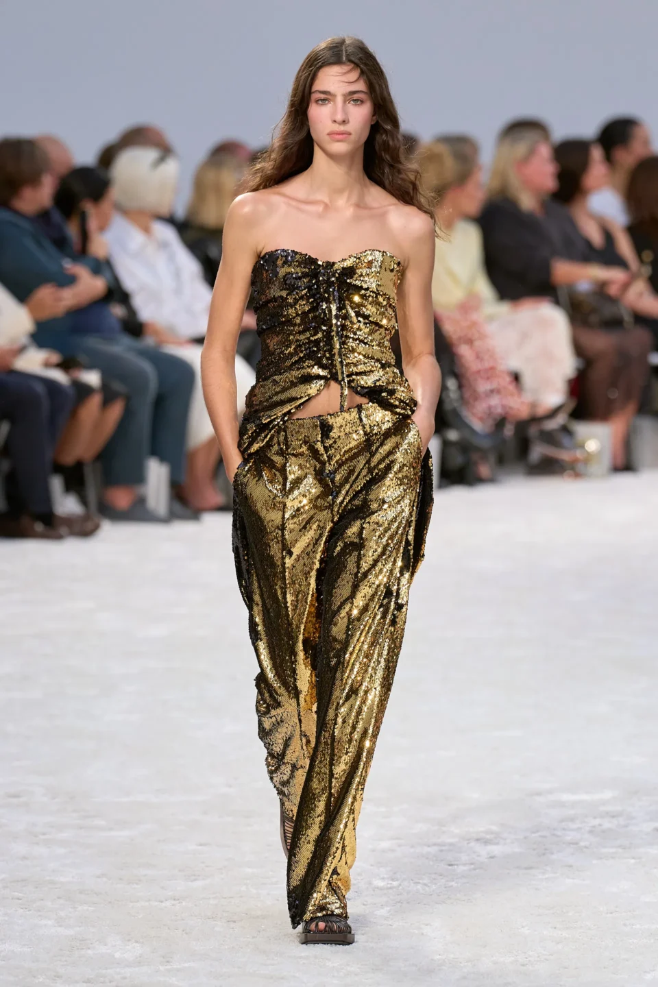 00024-rabanne-spring-2024-ready-to-wear-credit-gorunway