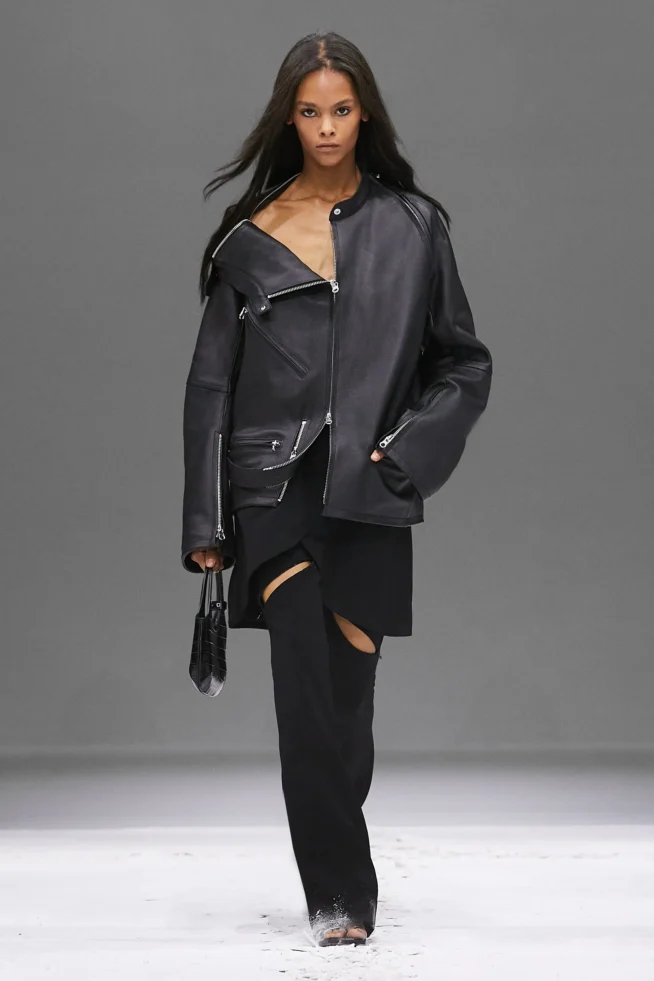 00025-courreges-spring-2024-ready-to-wear-credit-brand