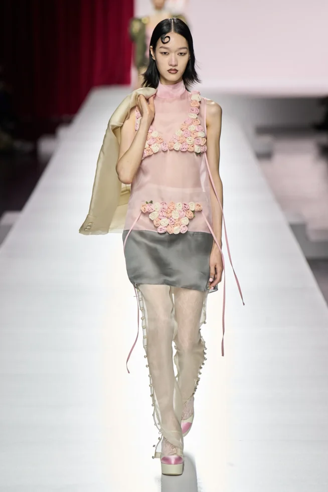 00025-moschino-spring-2024-ready-to-wear-credit-gorunway