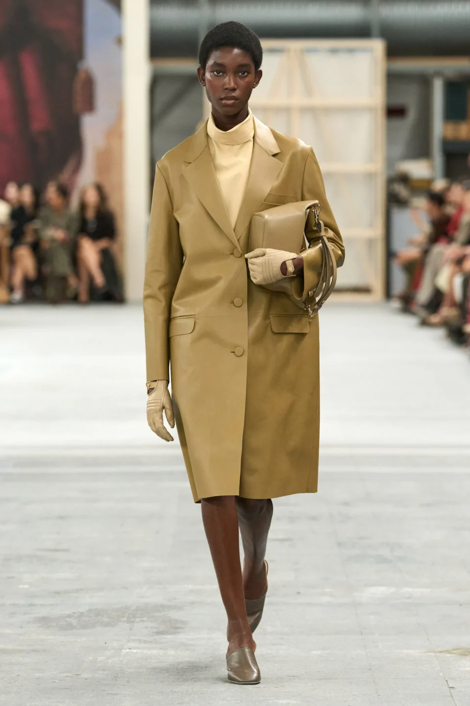 00025-tods-spring-2024-ready-to-wear-credit-gorunway