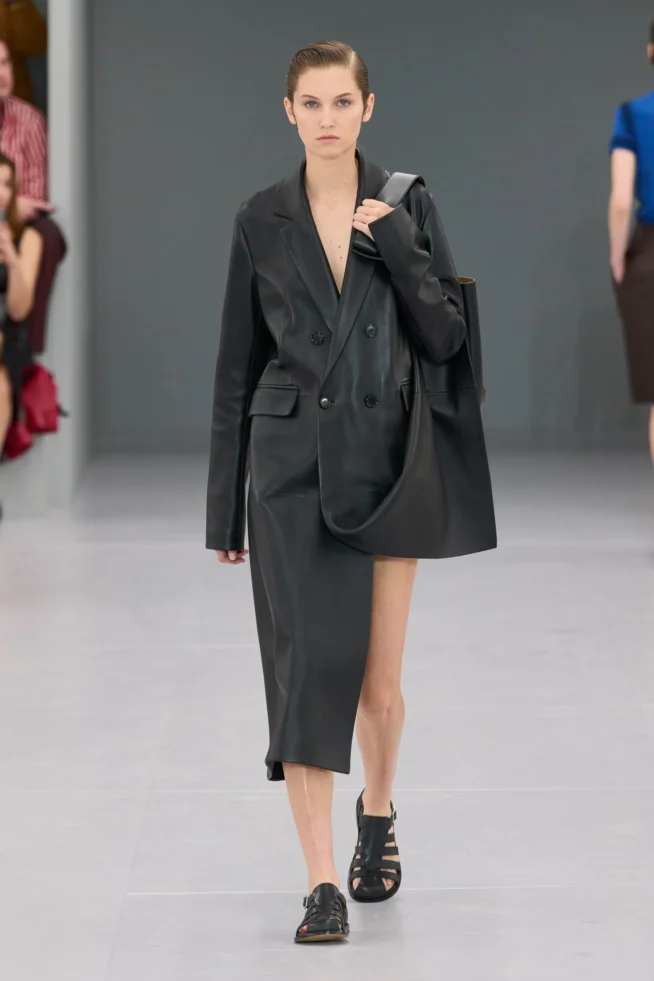 00025—loewe-spring-2024-ready-to-wear-credit-gorunway