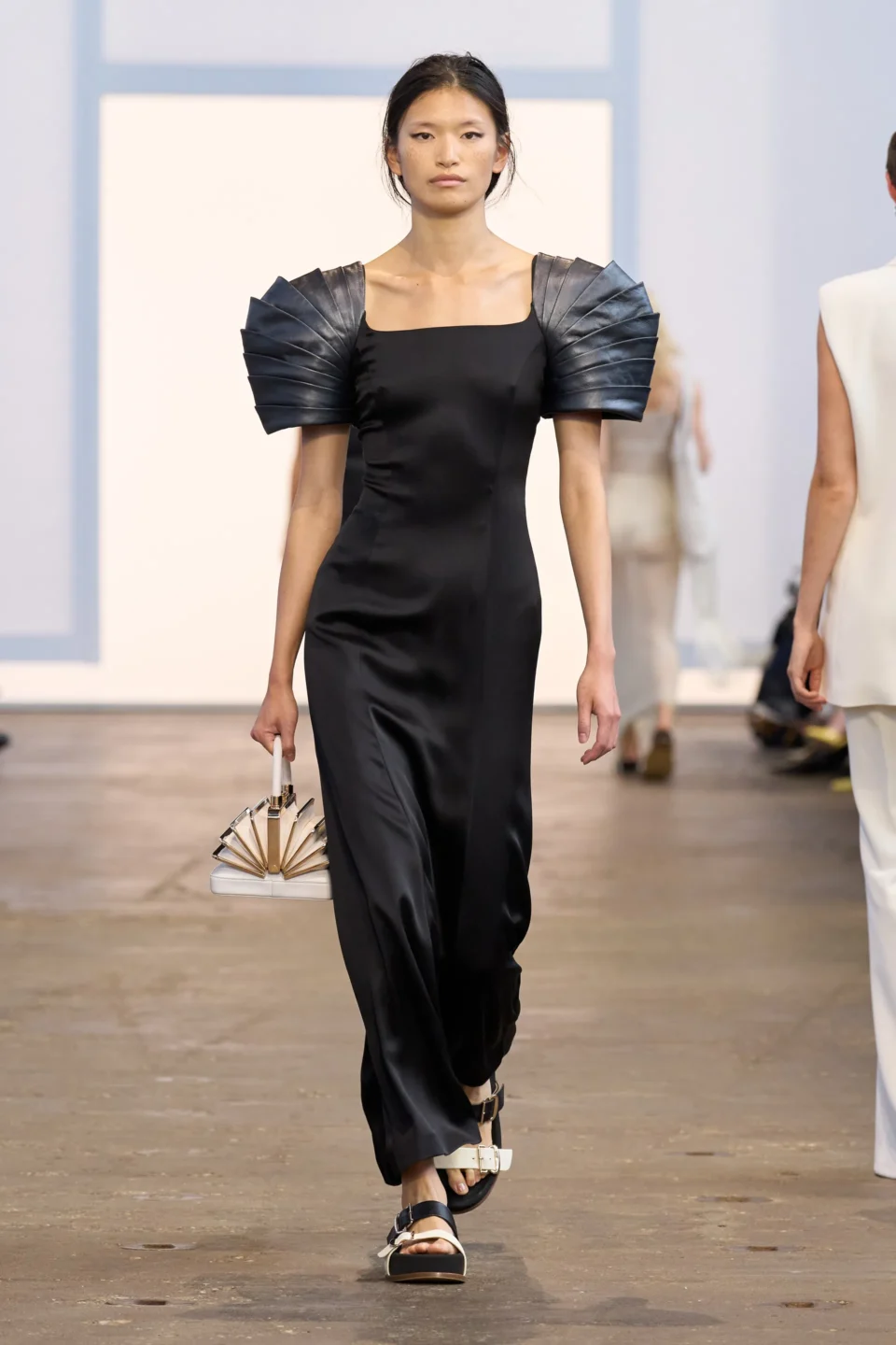 00026-gabriela-hearst-spring-2024-ready-to-wear-details-credit-gorunway