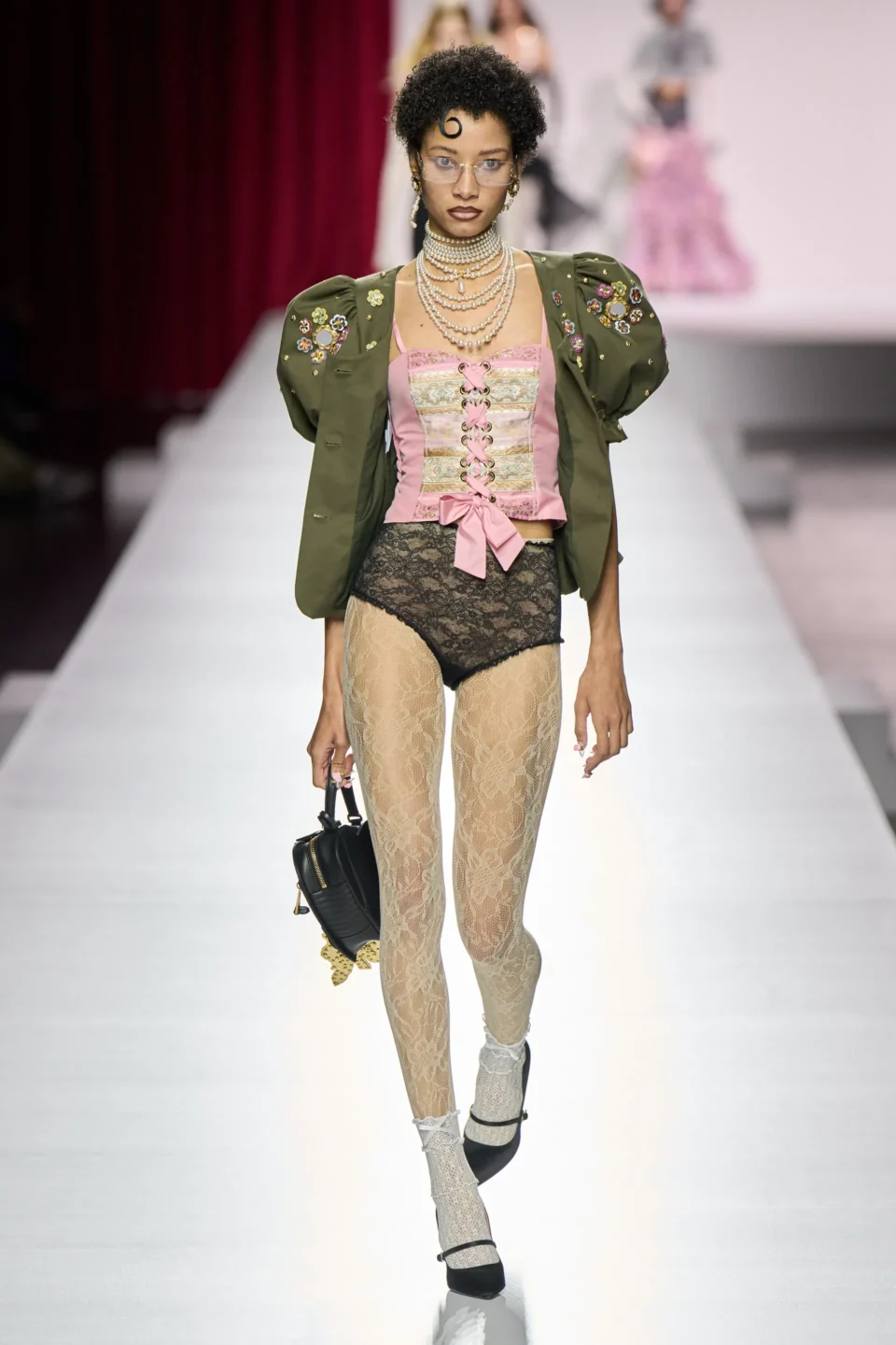 00026-moschino-spring-2024-ready-to-wear-credit-gorunway